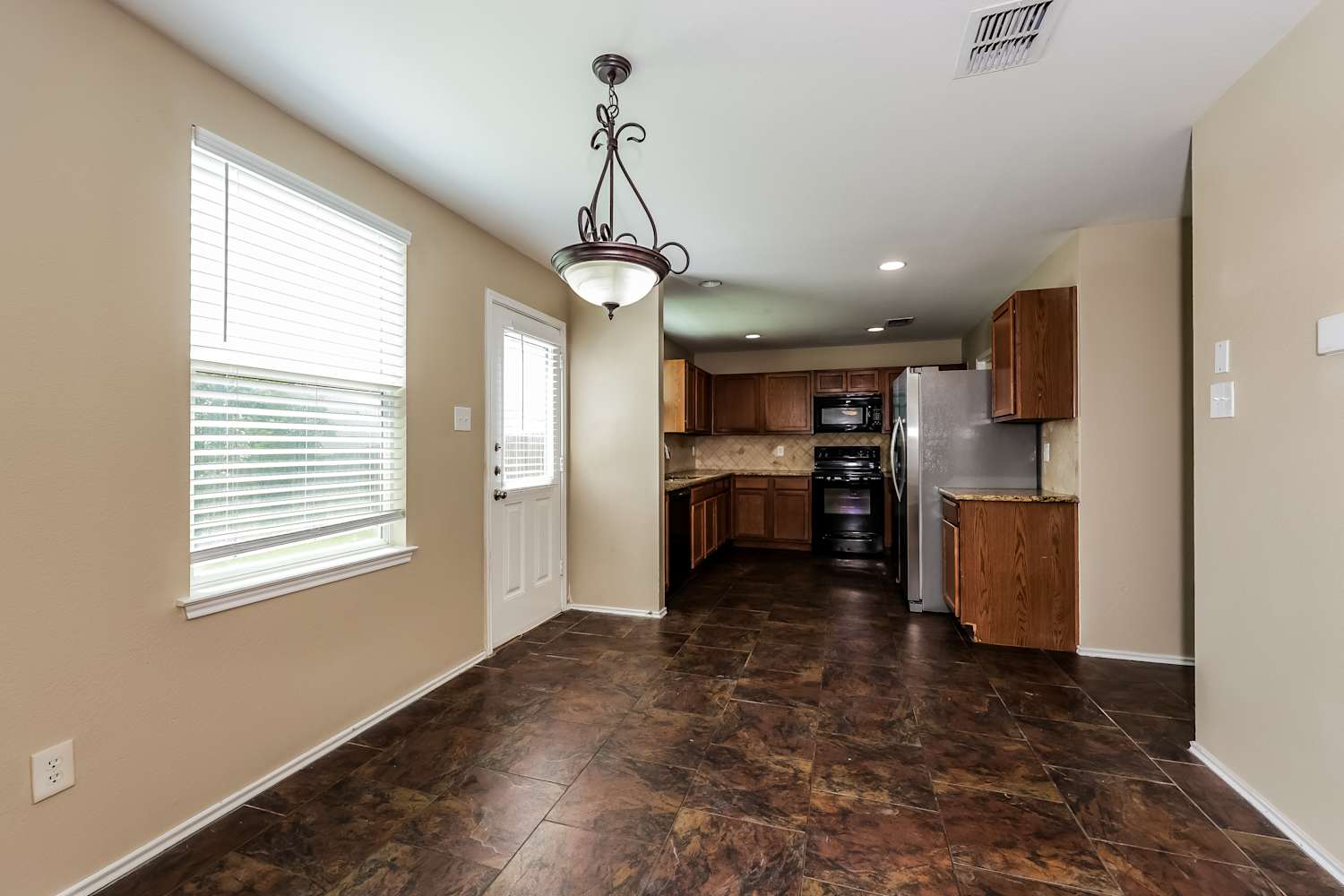 809 Cathy Dr, Burleson photo 6