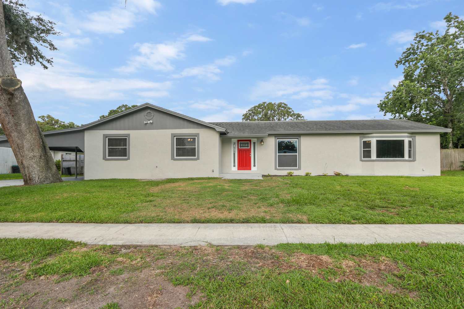 Front of 810 Bishop Pl, Seffner, FL