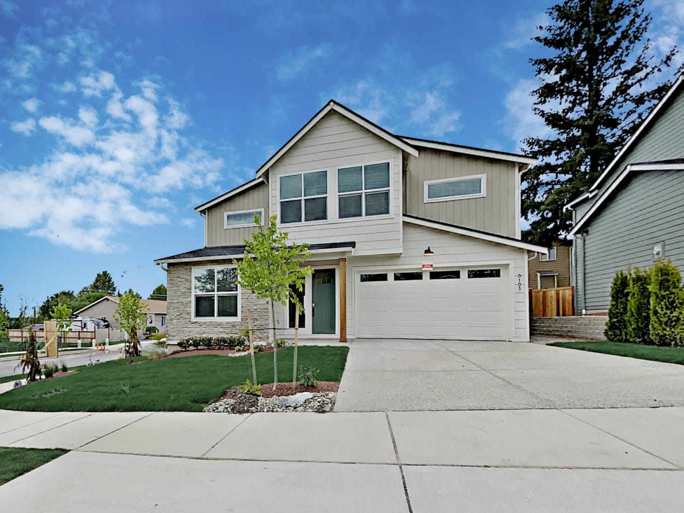 Front of 8103 71ST ST NE, Marysville, WA