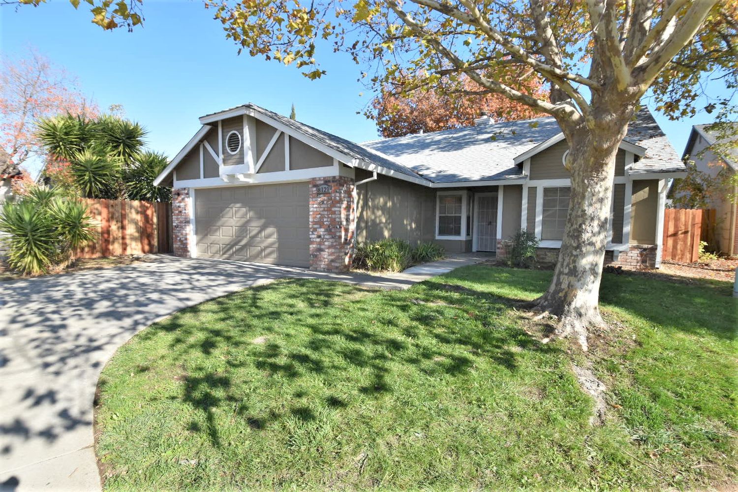 Front of 8121 Pine Oaks Ct, Sacramento, CA
