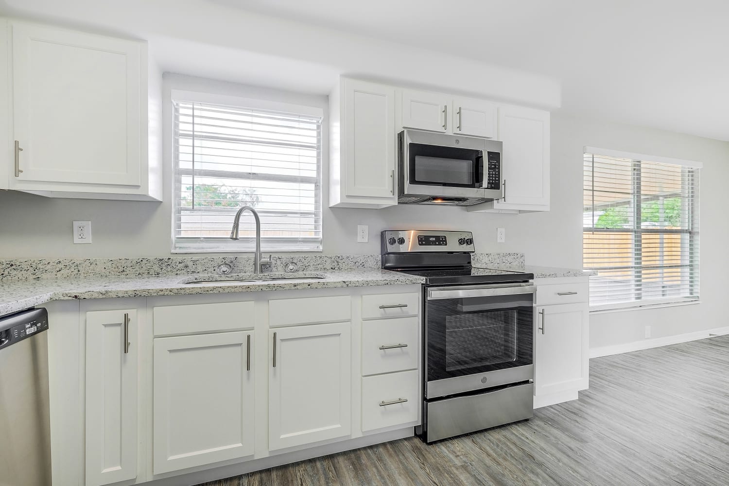 8127 Kenwood Dr N, Jacksonville photo 7