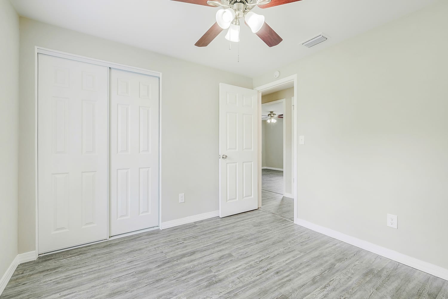 8127 Kenwood Dr N, Jacksonville photo 13