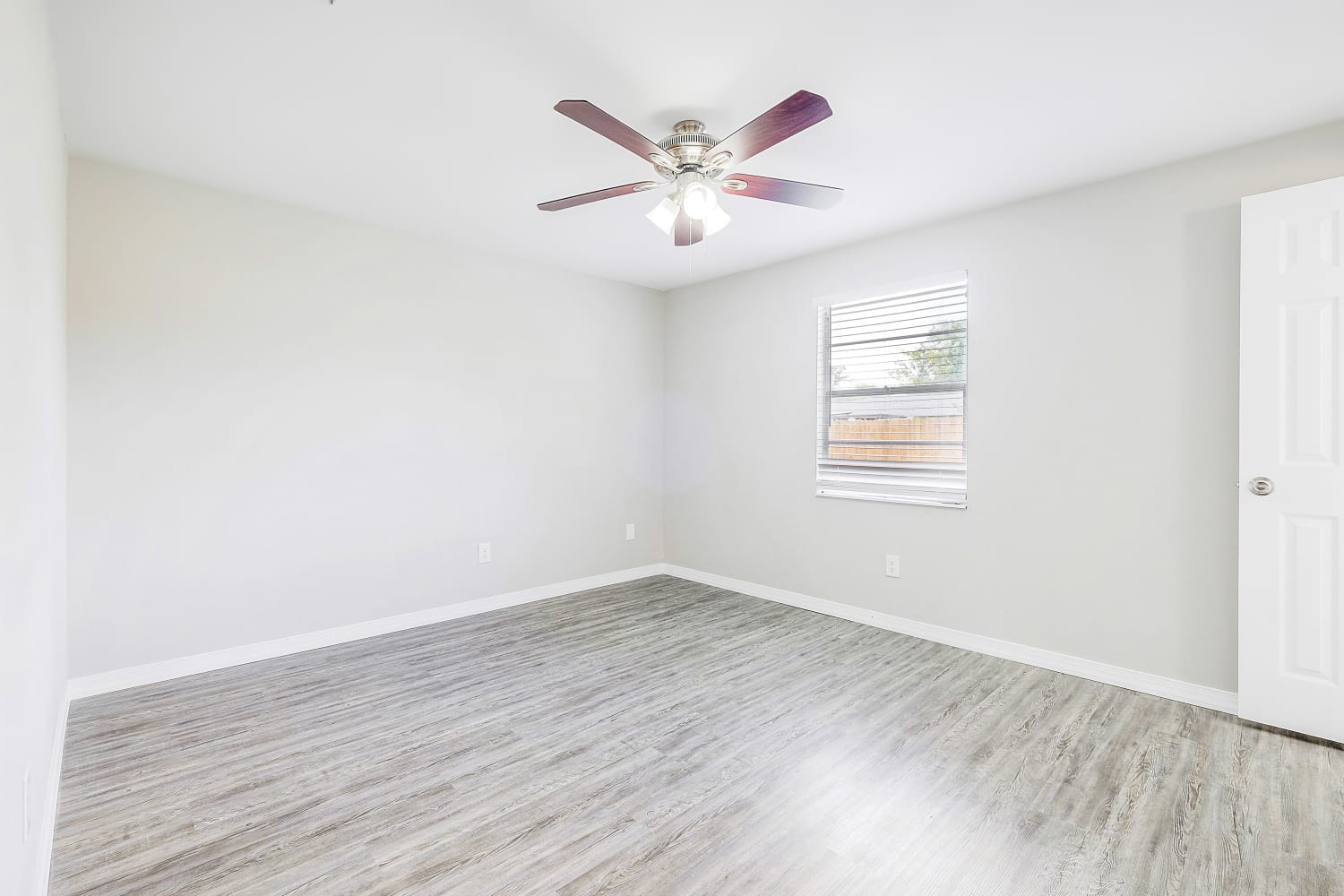 8127 Kenwood Dr N, Jacksonville photo 16