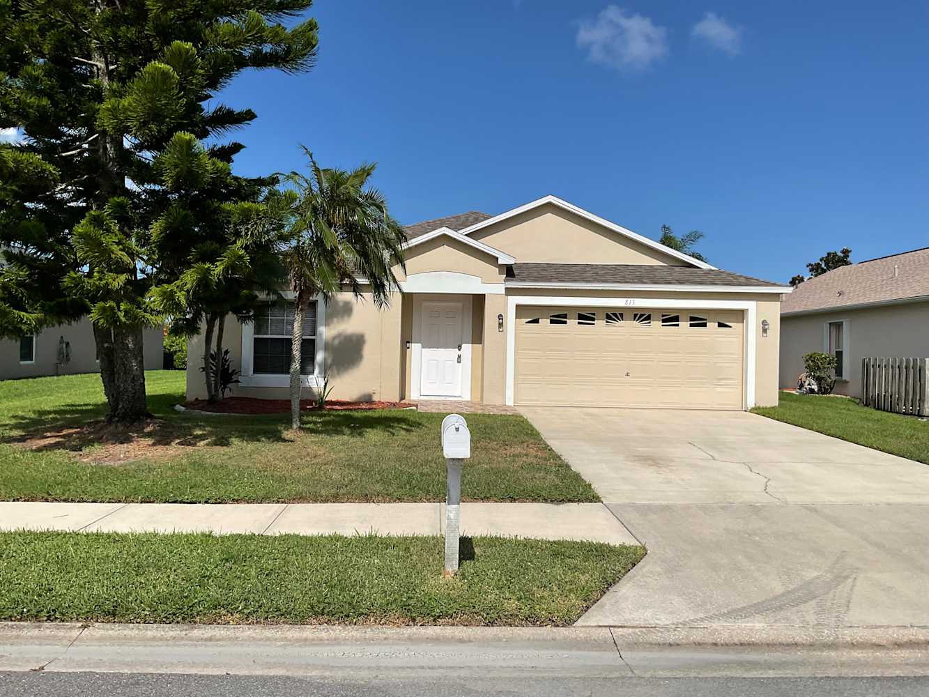 813 Lake George Dr, Melbourne photo 1