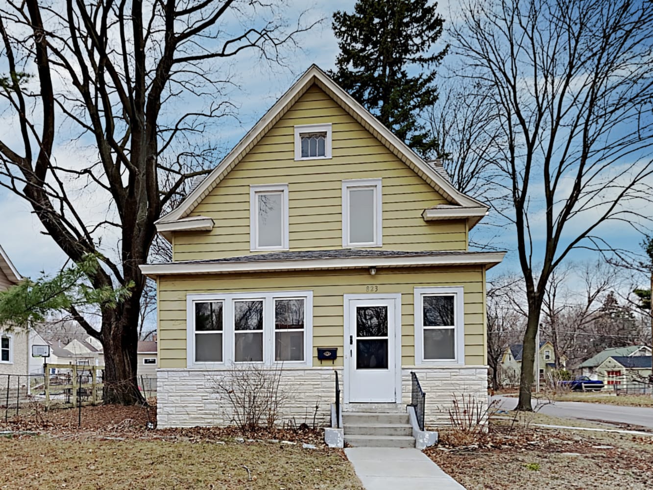 Front of 823 Stryker Ave, Saint Paul, MN