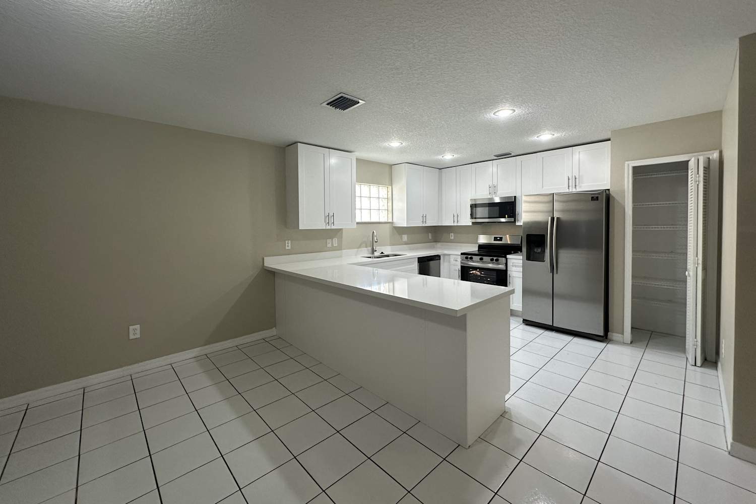 8301 NW 194th Ter, Hialeah photo 7