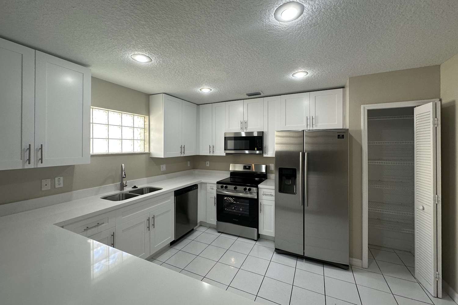 8301 NW 194th Ter, Hialeah photo 8
