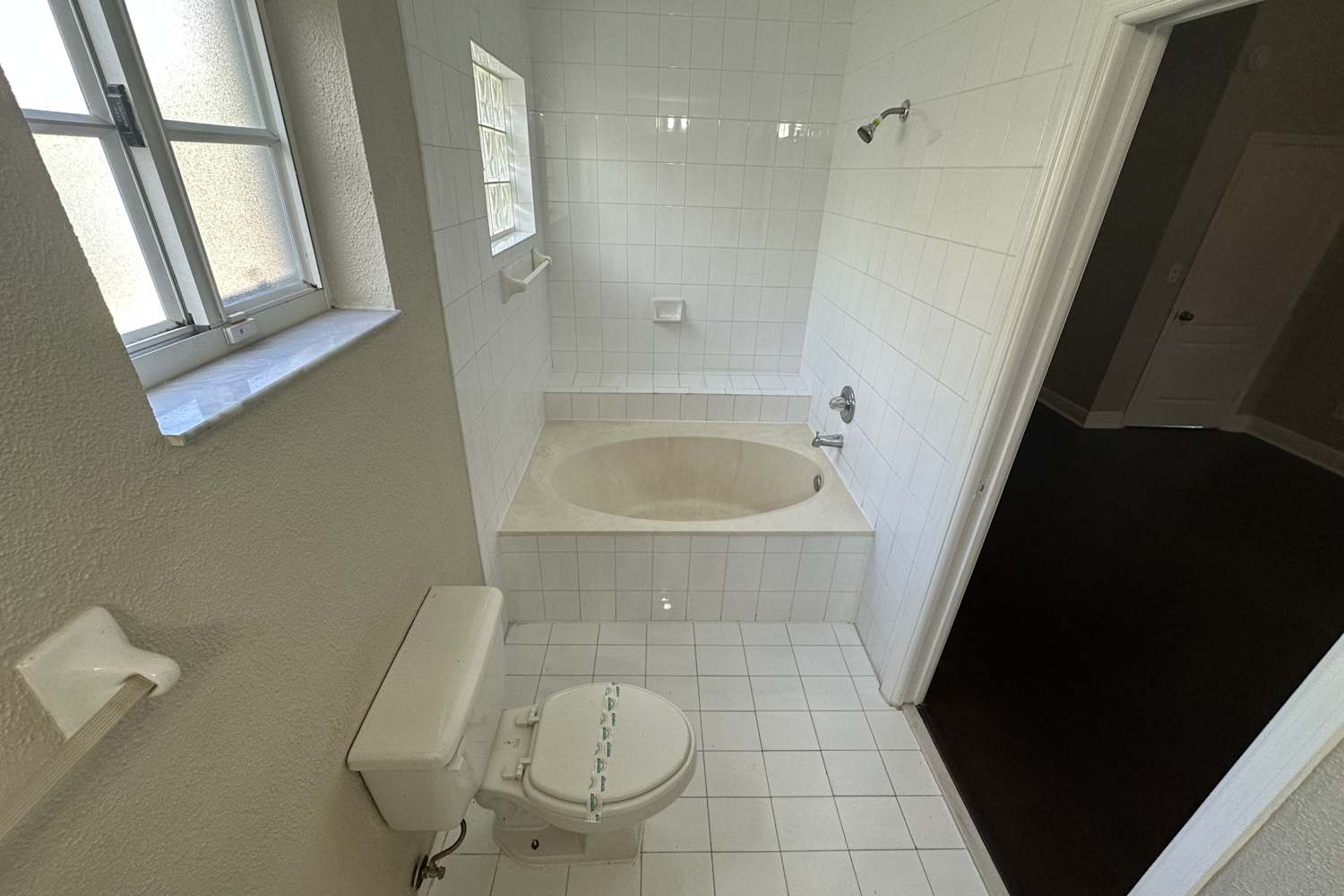 8301 NW 194th Ter, Hialeah photo 17
