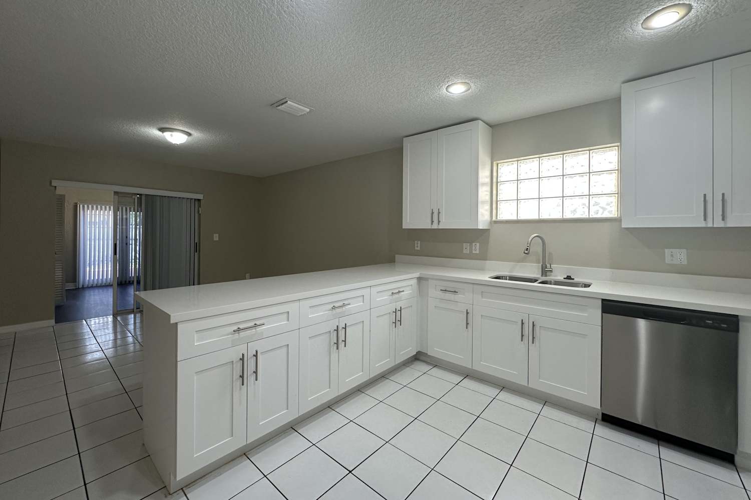 8301 NW 194th Ter, Hialeah photo 9