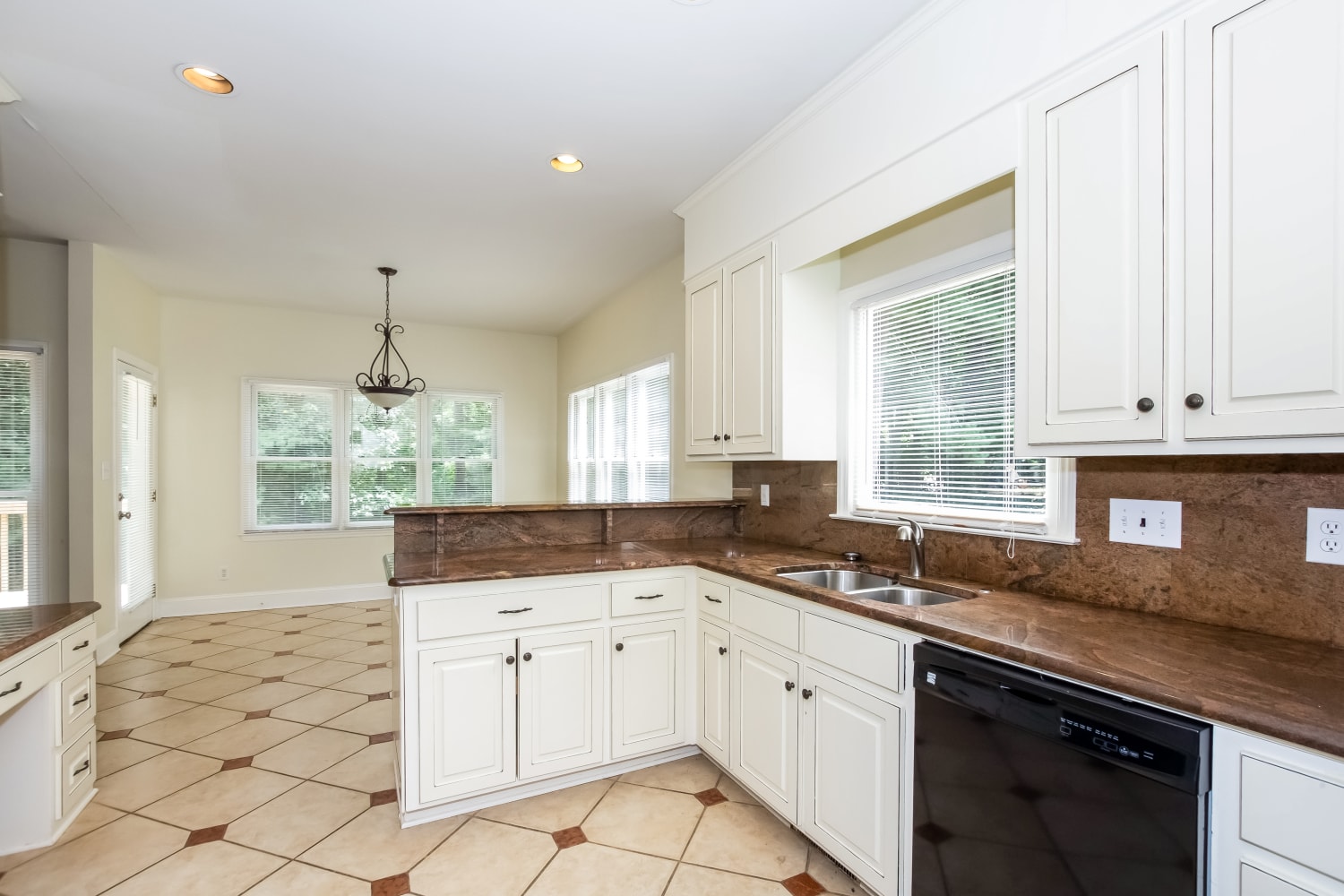 8309 Sardiscroft Rd, Charlotte photo 11