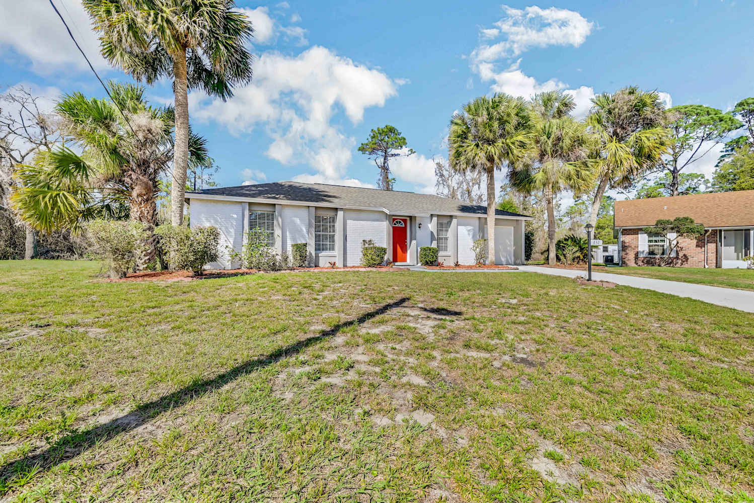 Front of 832 Fairbairn Ct, Deltona, FL