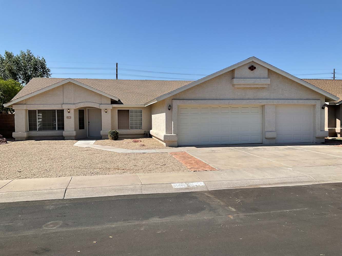 Front of 8329 W Dreyfus Dr, Peoria, AZ