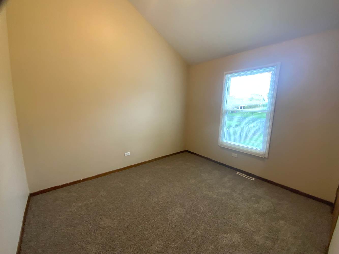 833 N Elmwood Dr, Aurora photo 9
