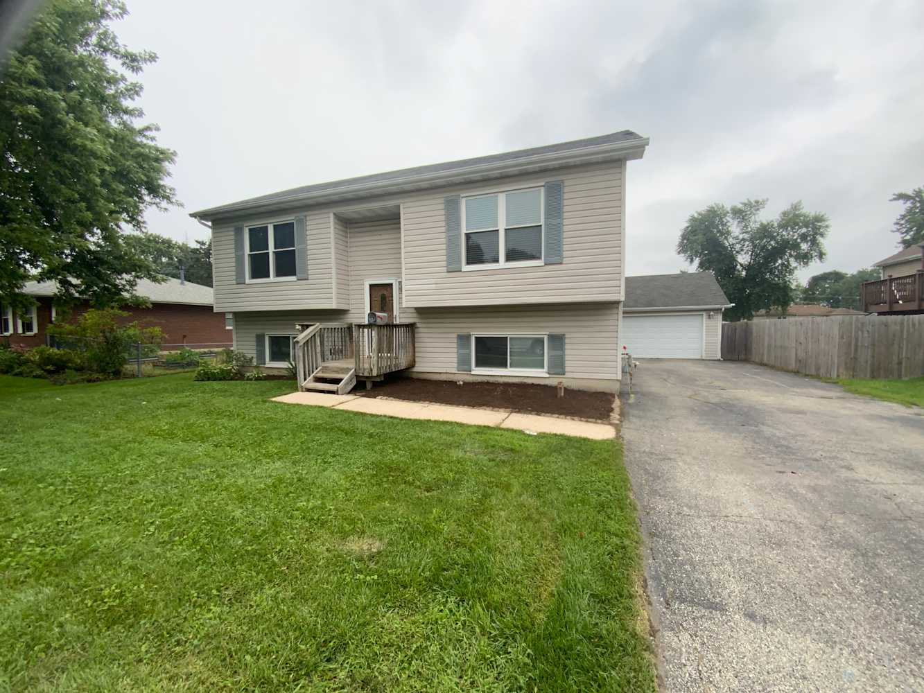 833 N Elmwood Dr, Aurora photo 1