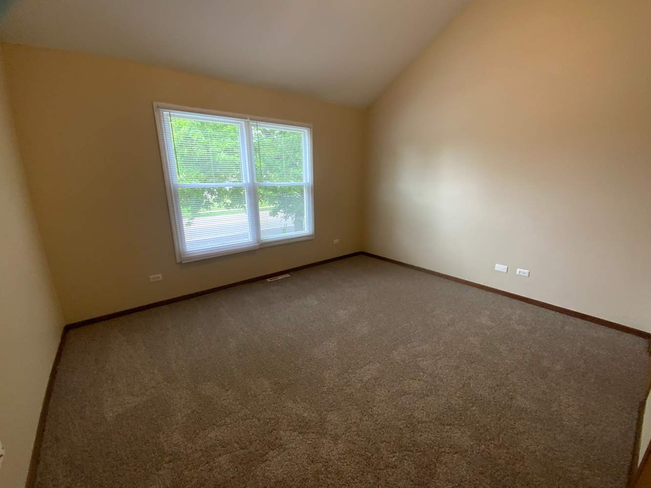 833 N Elmwood Dr, Aurora photo 7