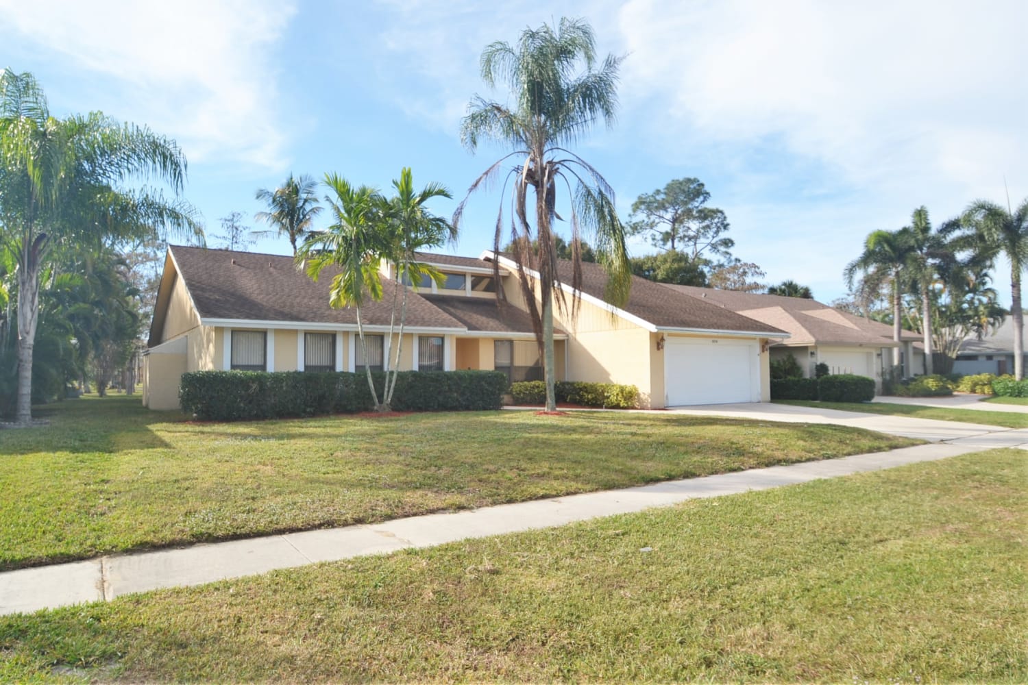 Front of 838 Ivy Dr, Wellington, FL