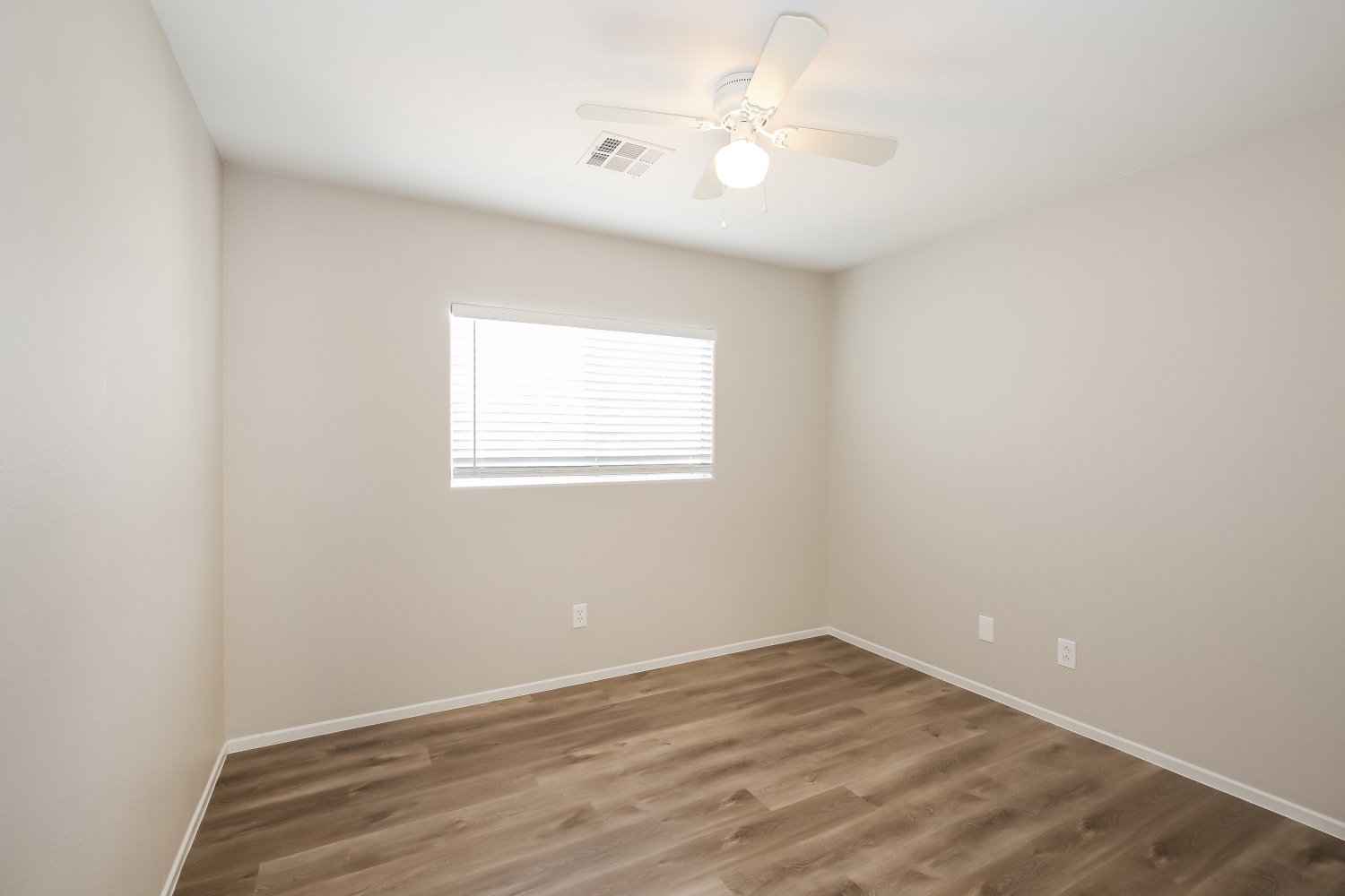 8392 Bismark Sapphire Street, Las Vegas photo 6