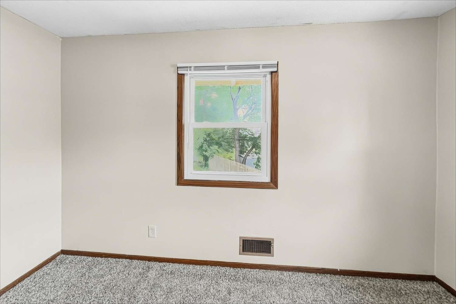 8427 Northern Dr, Crystal photo 15