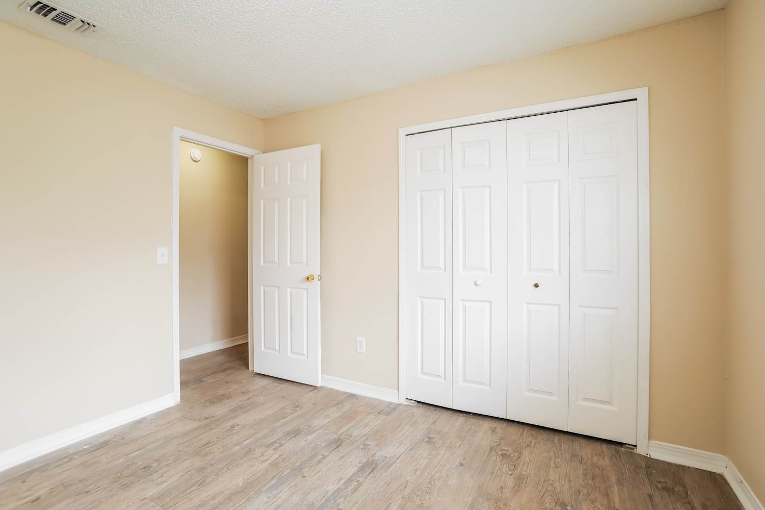 8438 Sand Point Dr W, Jacksonville photo 13