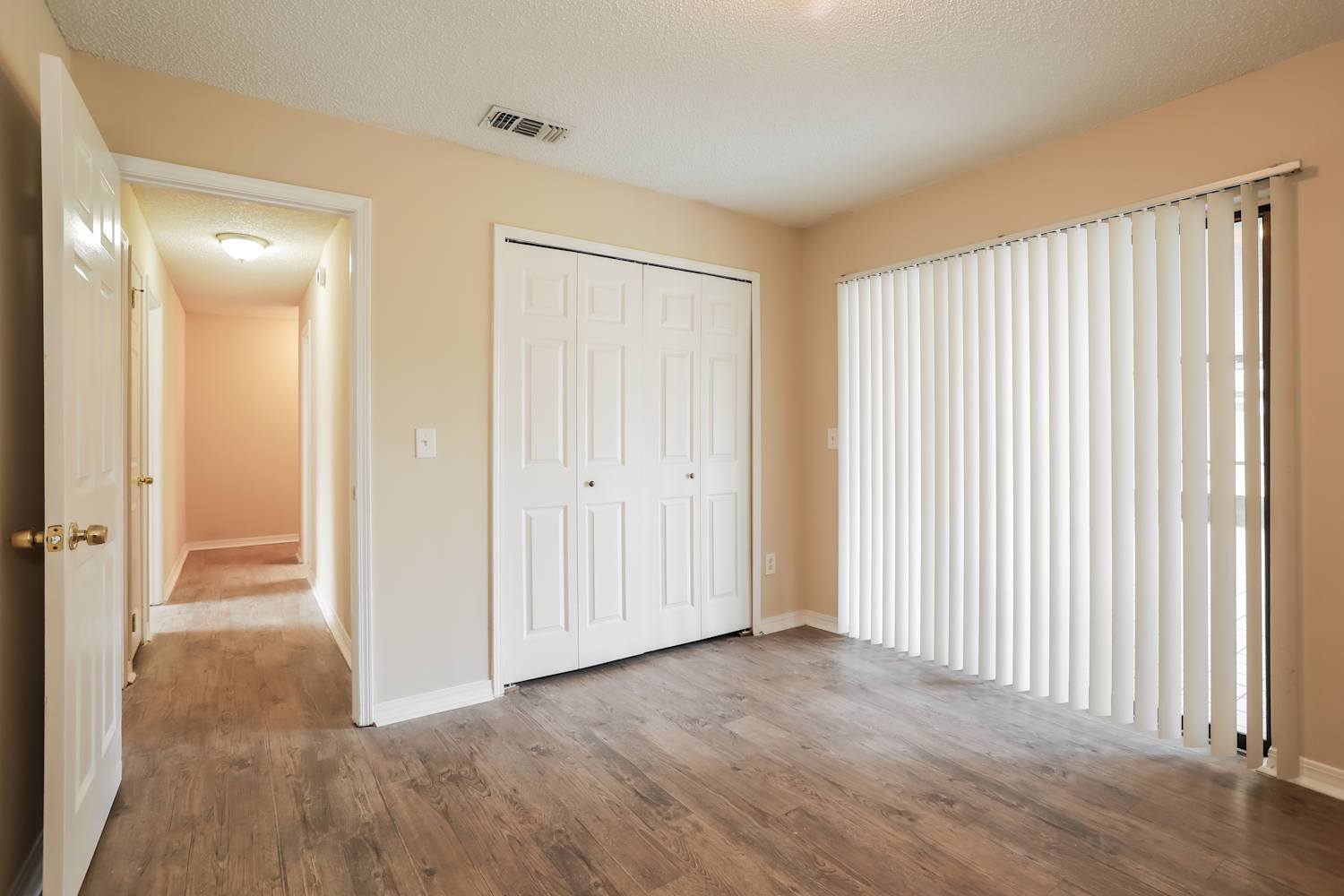 8438 Sand Point Dr W, Jacksonville photo 12