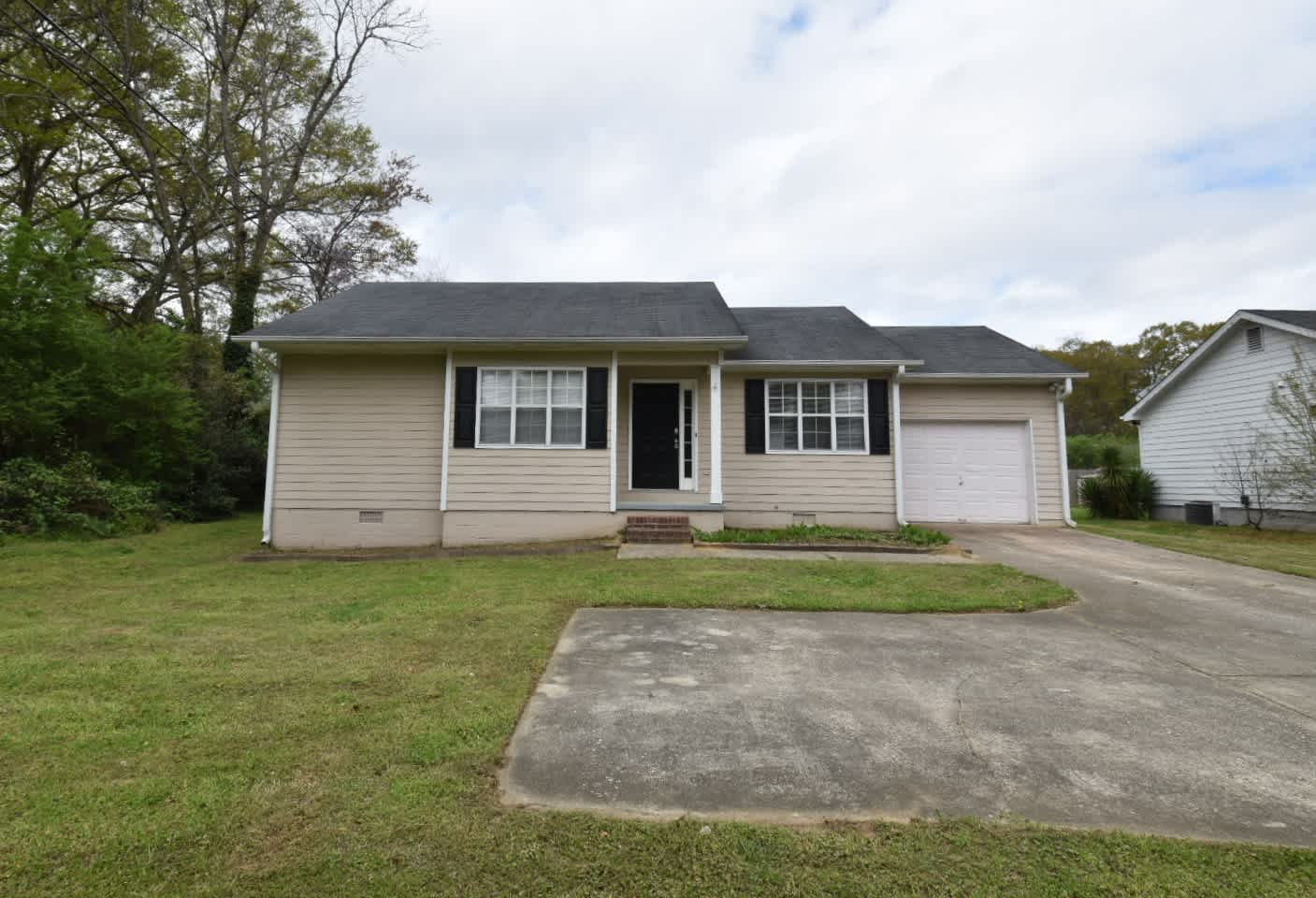 Front of 85 Circle Dr, Winder, GA