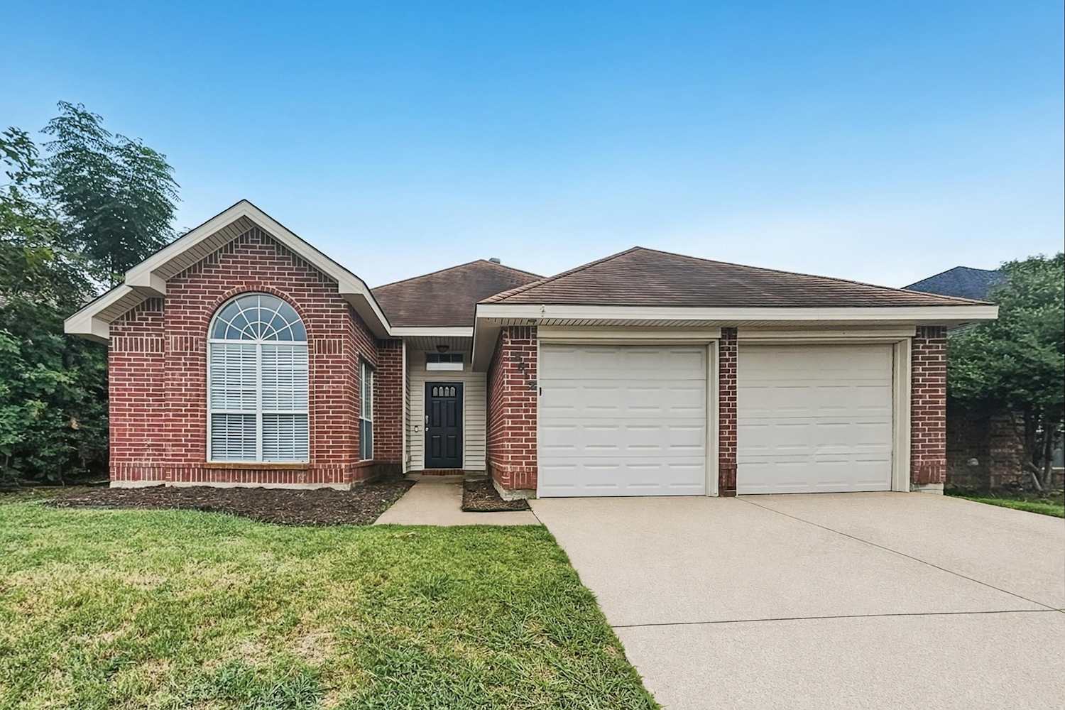 8512 Sabinas Trl, Fort Worth photo 1