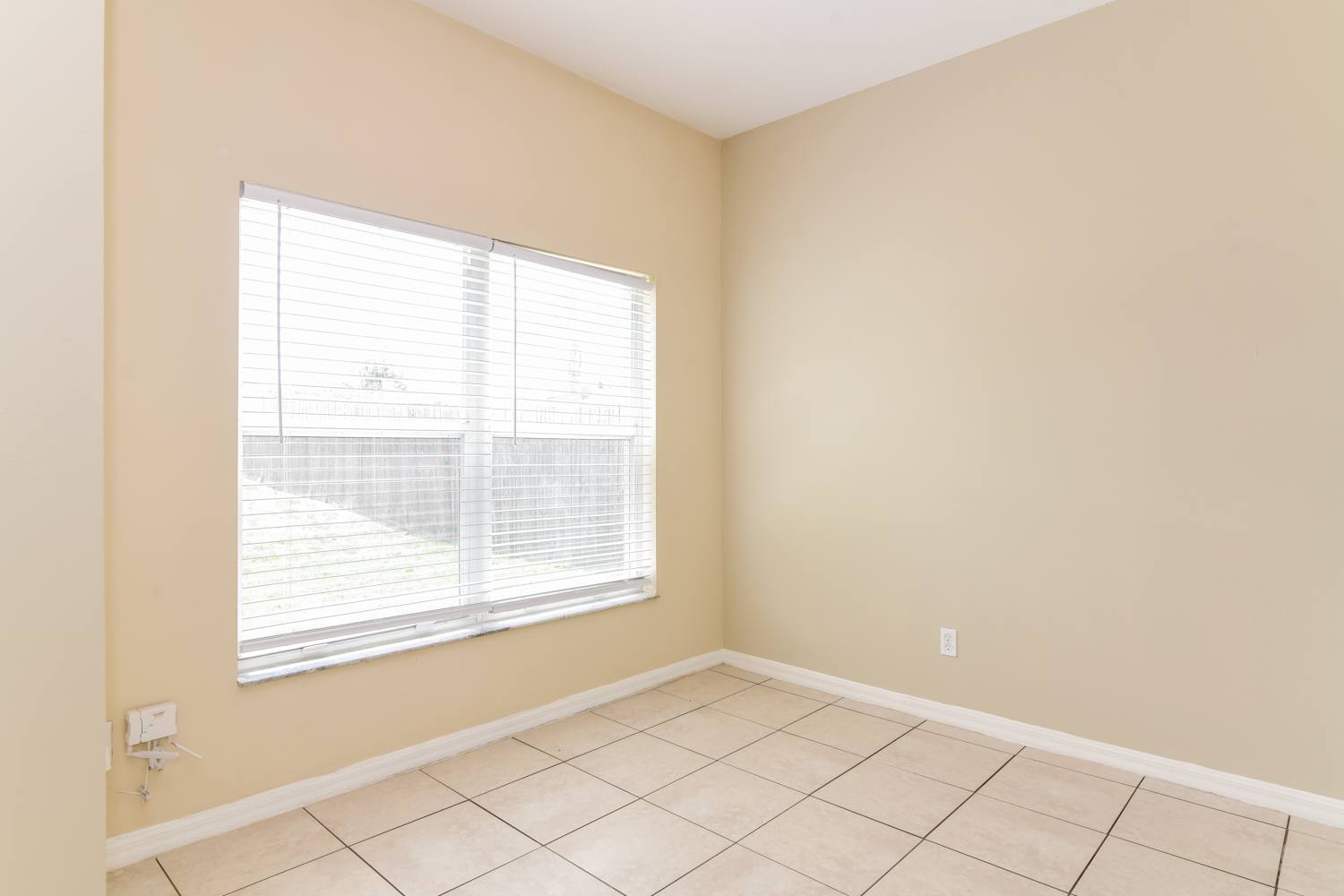 855 Berwick Dr, Davenport photo 8