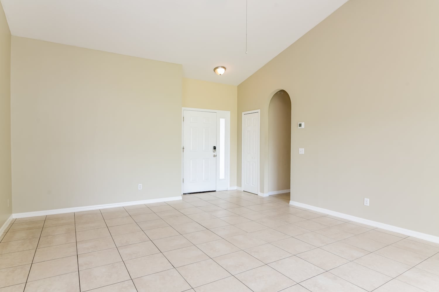855 Berwick Dr, Davenport photo 4