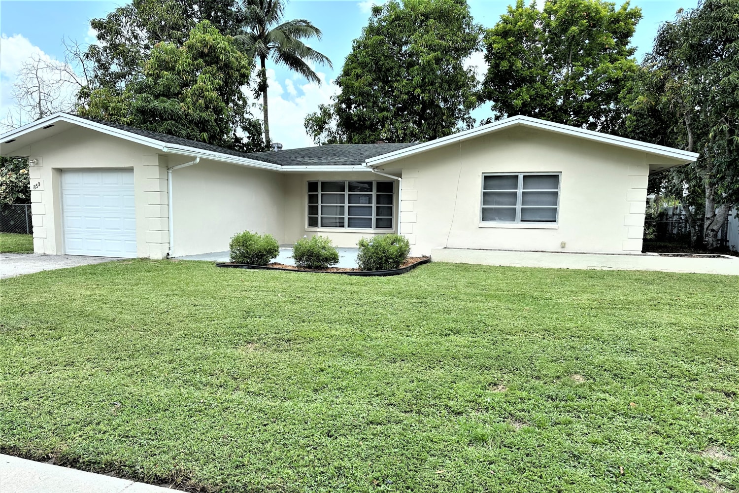 Front of 859 Camellia Dr, Royal Palm Beach, FL