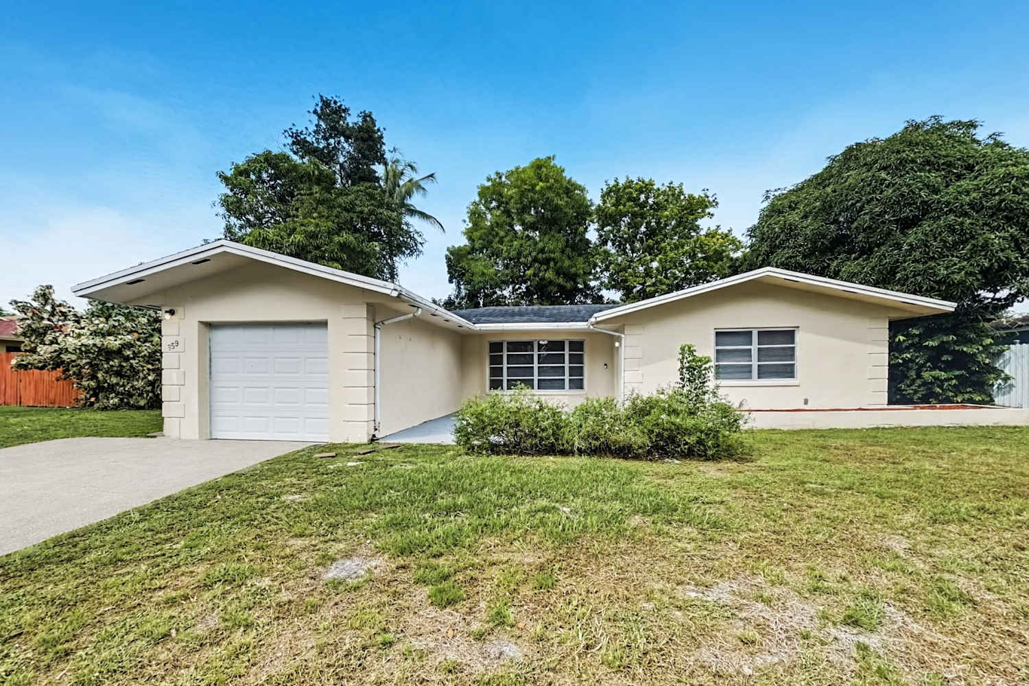 Front of 859 Camellia Dr, Royal Palm Beach, FL