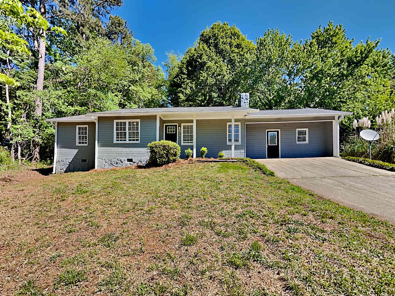 Front of 8594 Autumn Leaf Dr, Douglasville, GA
