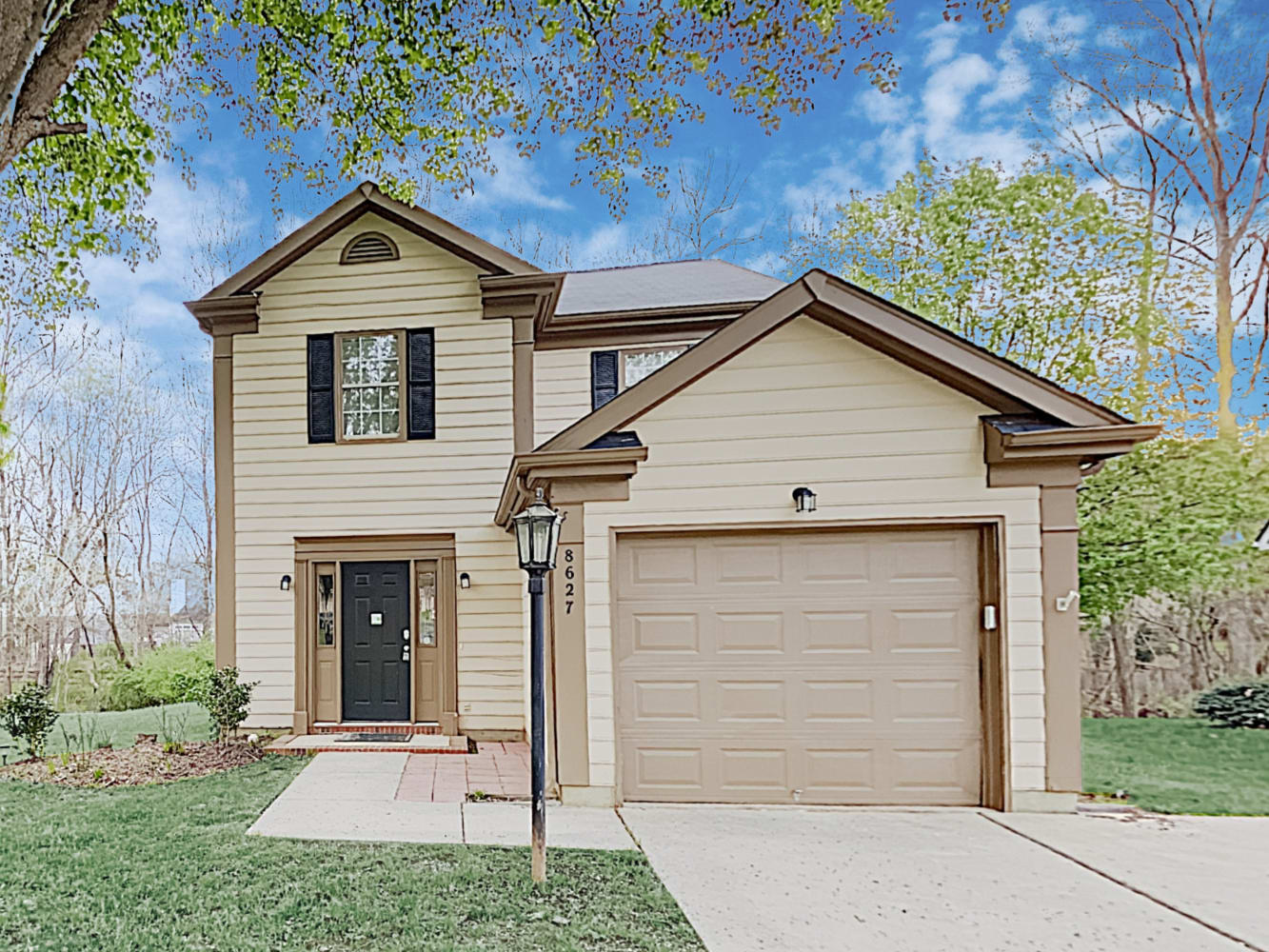 8627 Lockerbie Ln, Charlotte photo 1