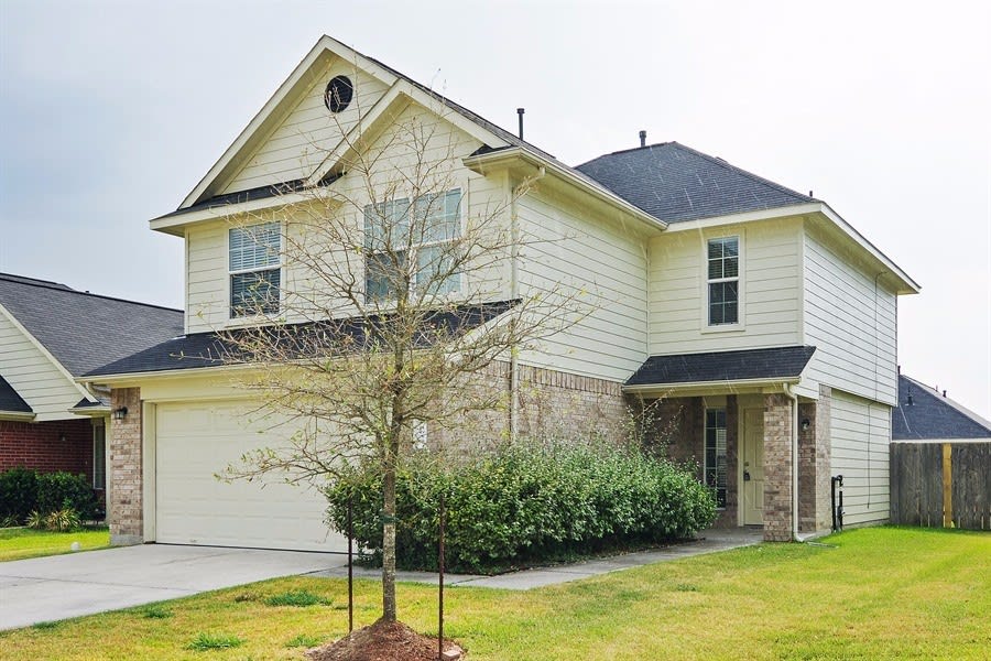 Front of 8639 Chaletford Dr, Houston, TX