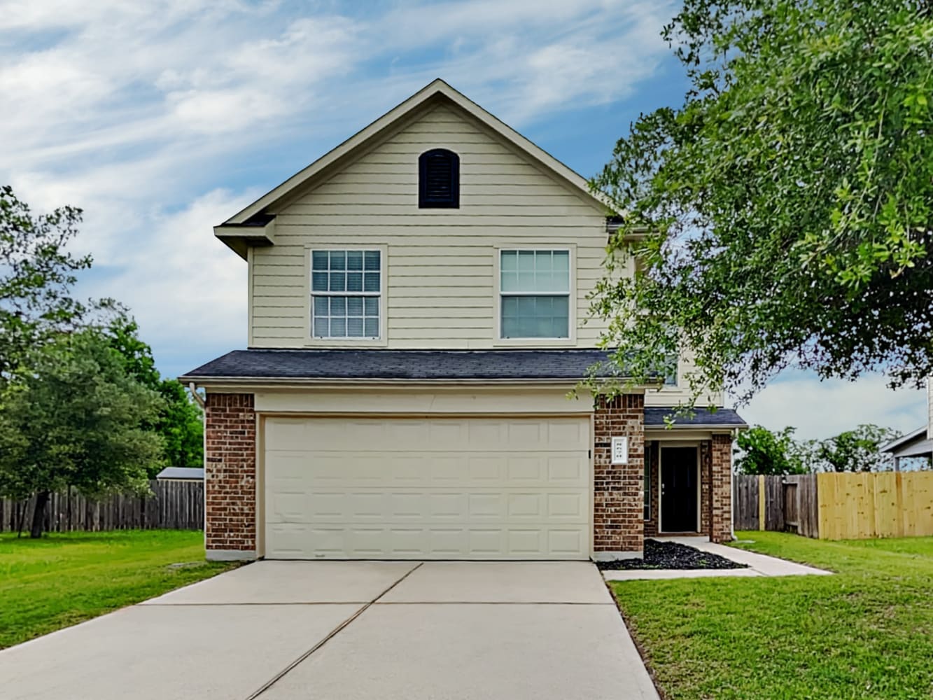 Front of 8670 Chaletford Dr, Houston, TX