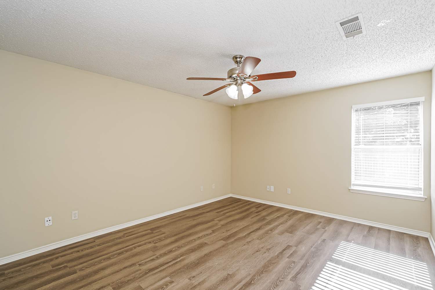 8724 Eaglestone Way, Fort Worth photo 11