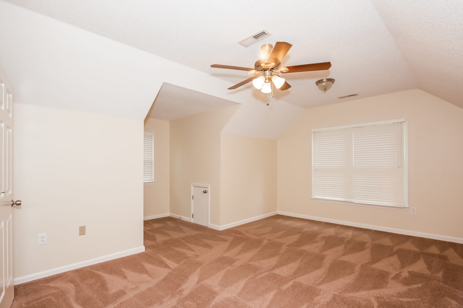 8728 Oakham St, Huntersville photo 8