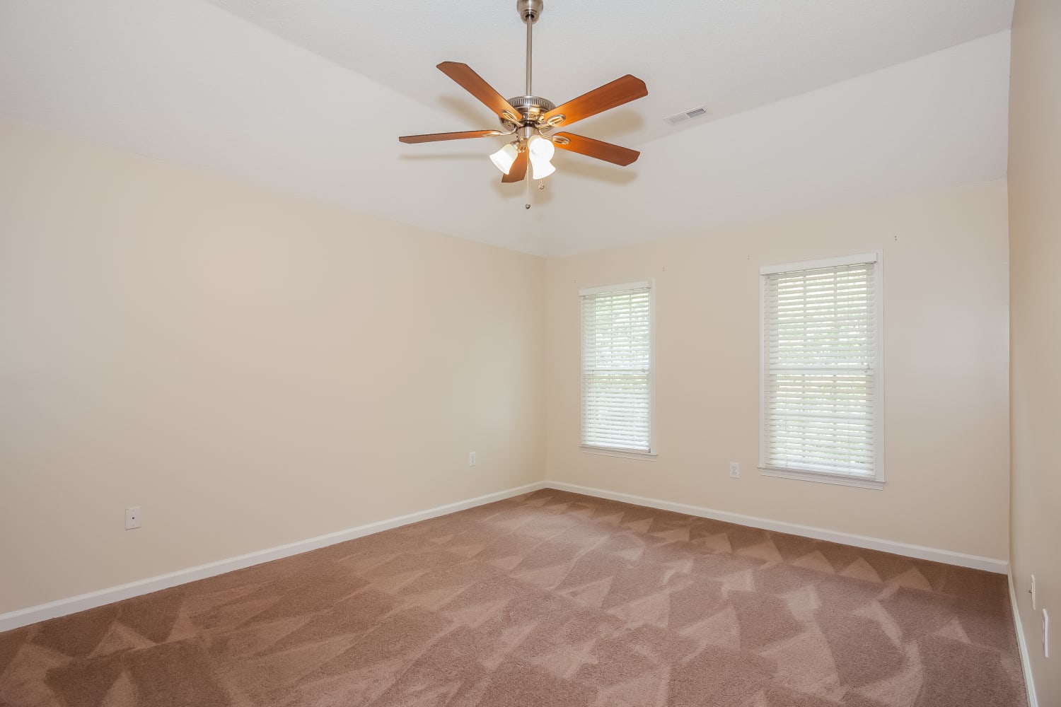 8728 Oakham St, Huntersville photo 6