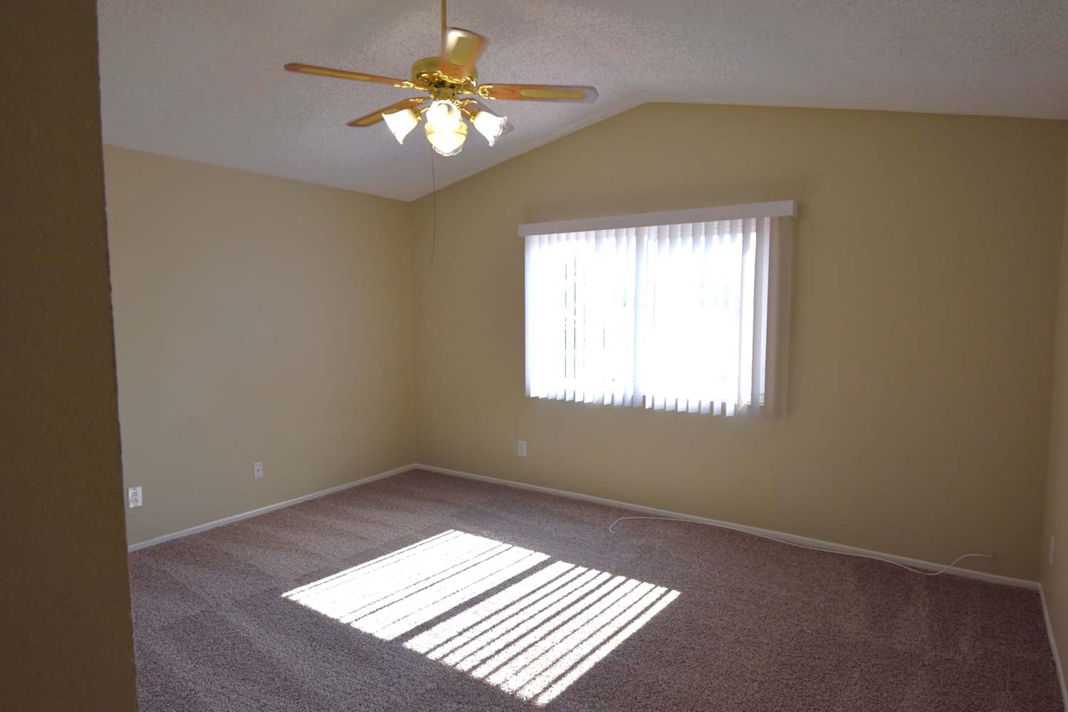 8765 Grace St, Fontana photo 8