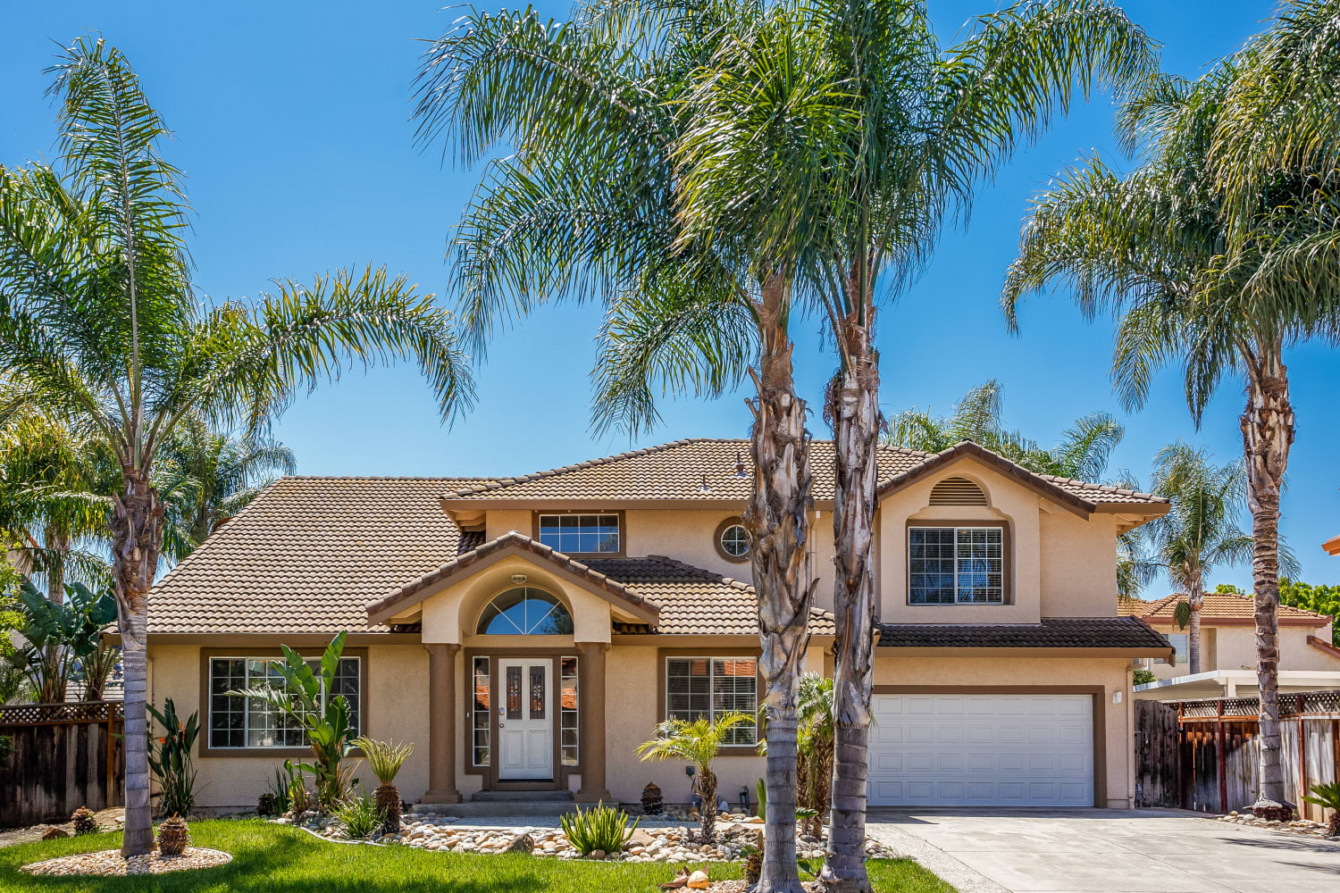 Front of 880 Fieldstone Ct, Brentwood, CA
