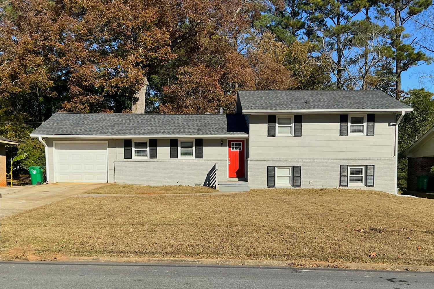 Front of 883 Meadow Rock Dr, Stone Mountain, GA