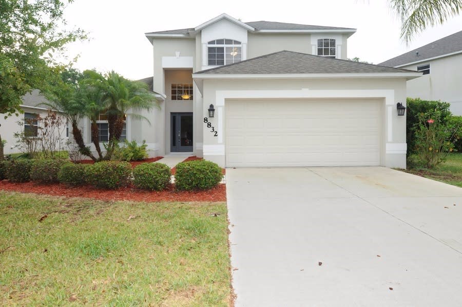 Front of 8832 Founders Cir, Palmetto, FL