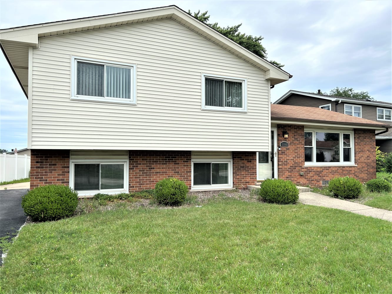 Front of 8840 Hickory Dr, Orland Hills, IL
