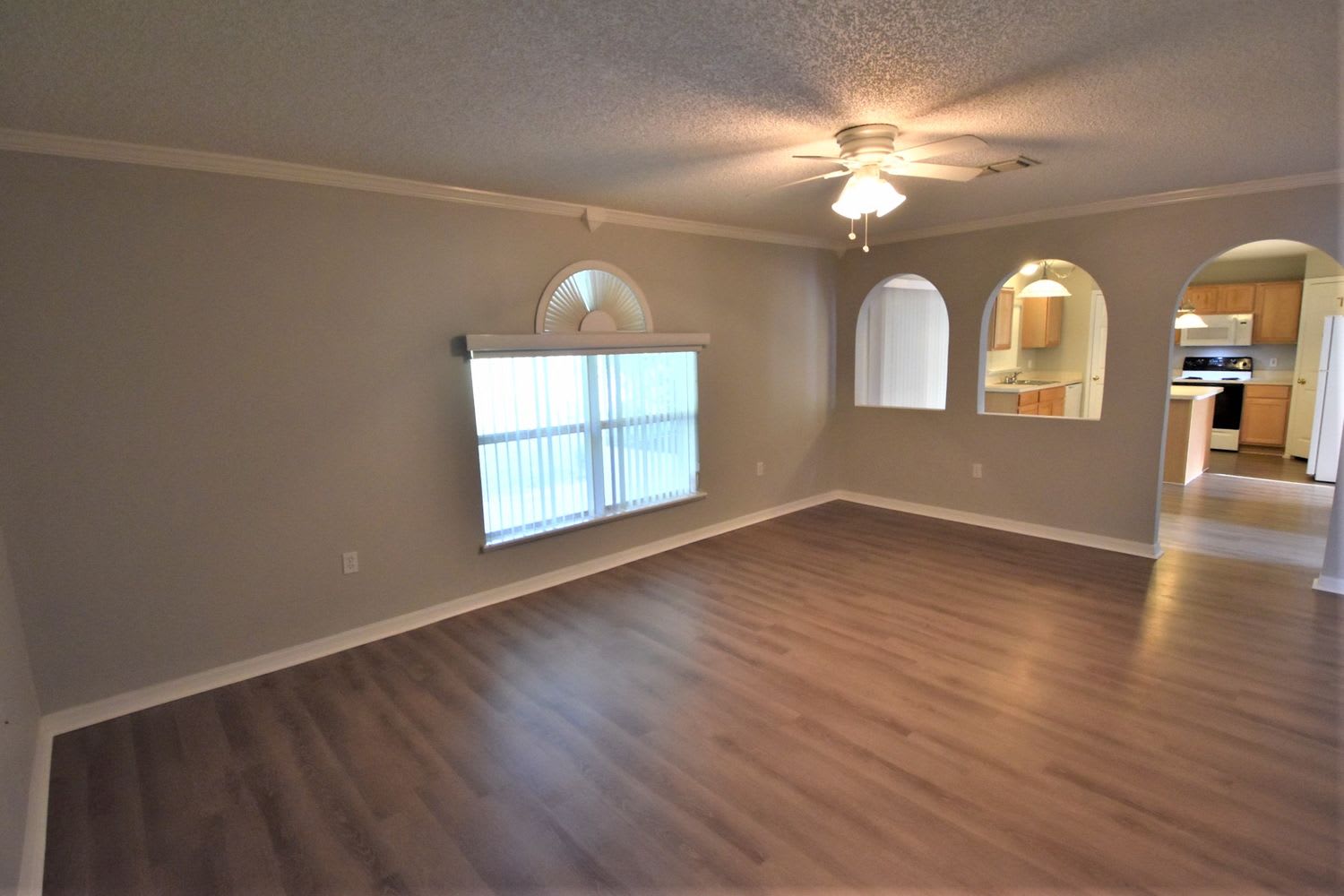 8863 Shindler Crossing Dr, Jacksonville photo 2