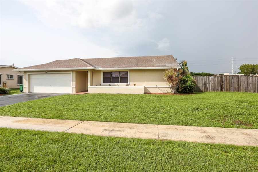 8901 NW 80th Dr, Tamarac photo 1