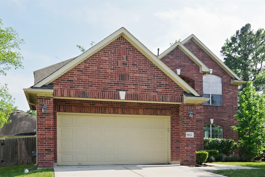 8922 Sailing Dr, Humble photo 1