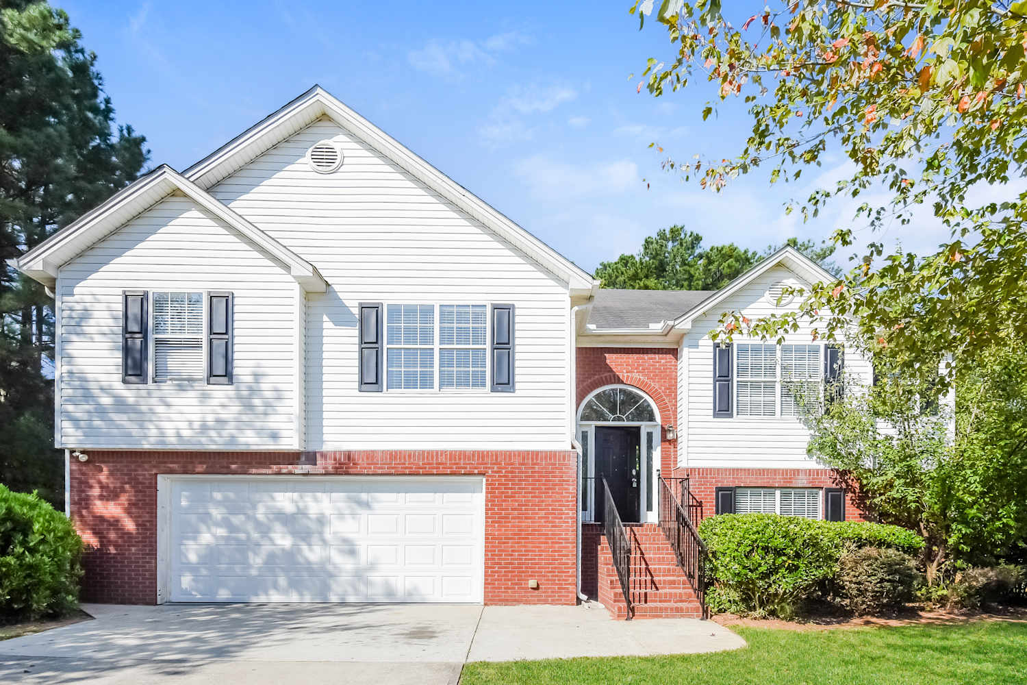 Front of 895 Lewis Ridge Cir, Lawrenceville, GA