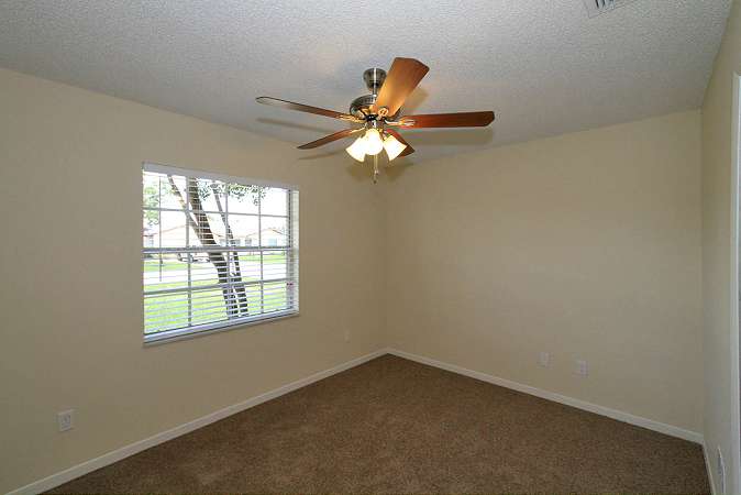 896 McKenny Ave, Deltona photo 9