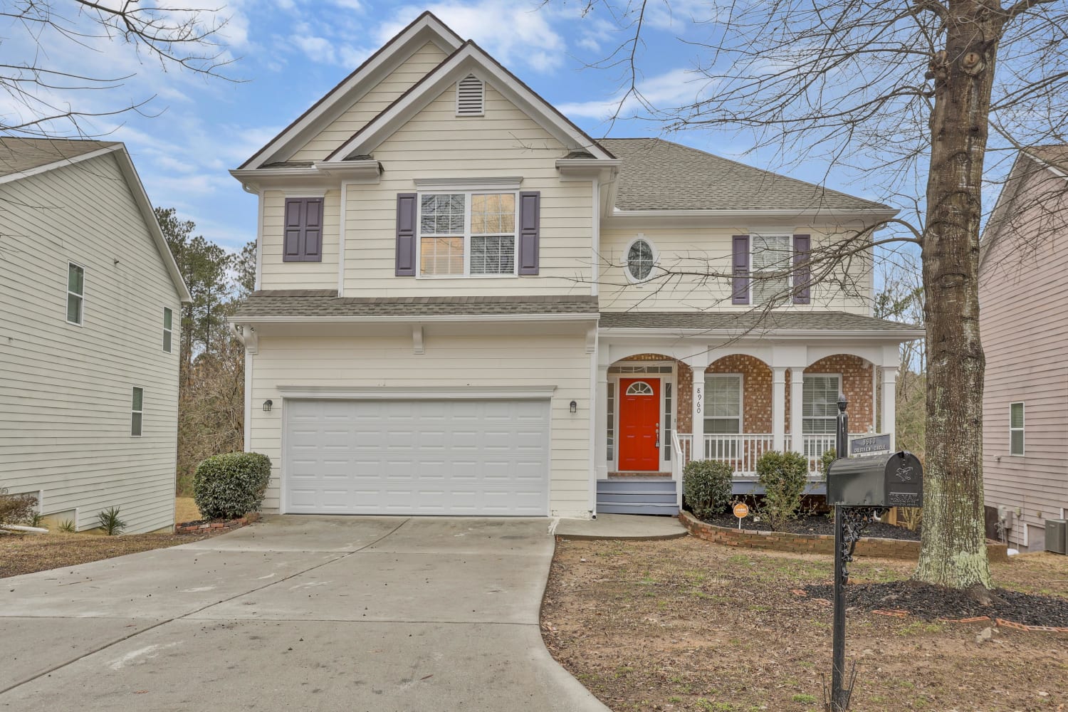 Front of 8960 Crestview Cir, Union City, GA