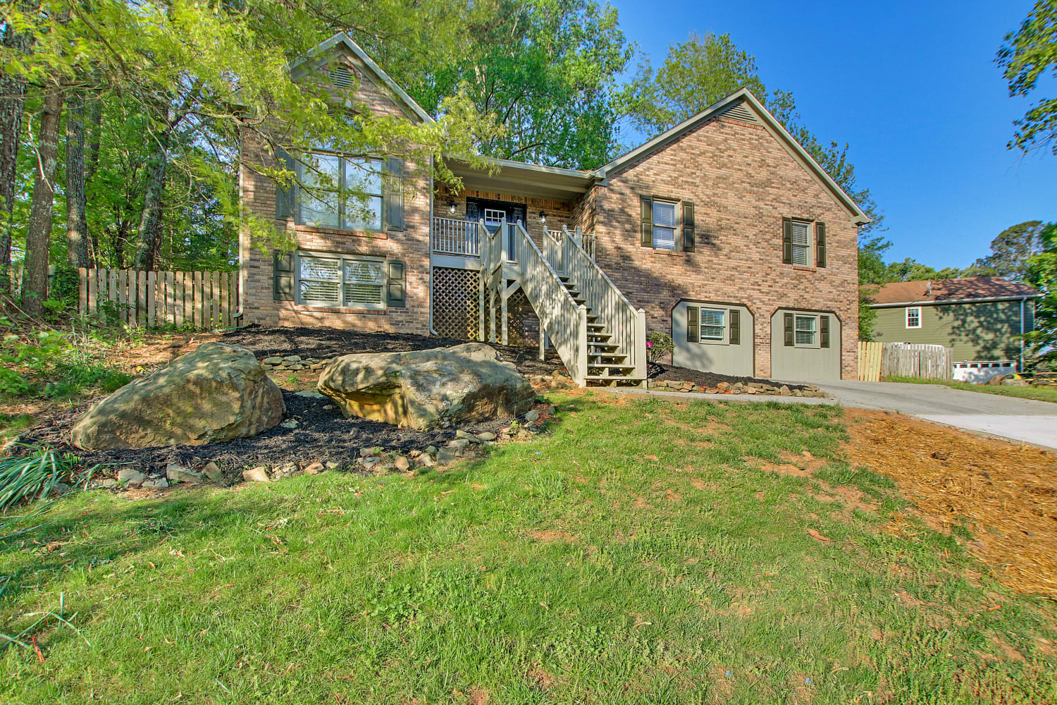 Front of 900 Old Farm Walk, Marietta, GA