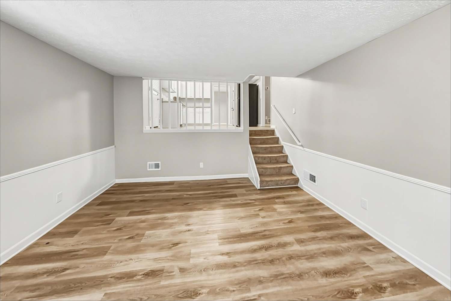 902 Laurel Ct, Woodstock photo 8